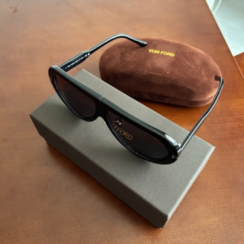 TOM FORD black sunglasses - Picture 10 of 10